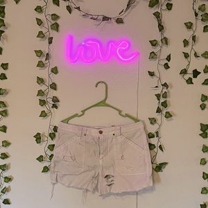 White distressed jeans